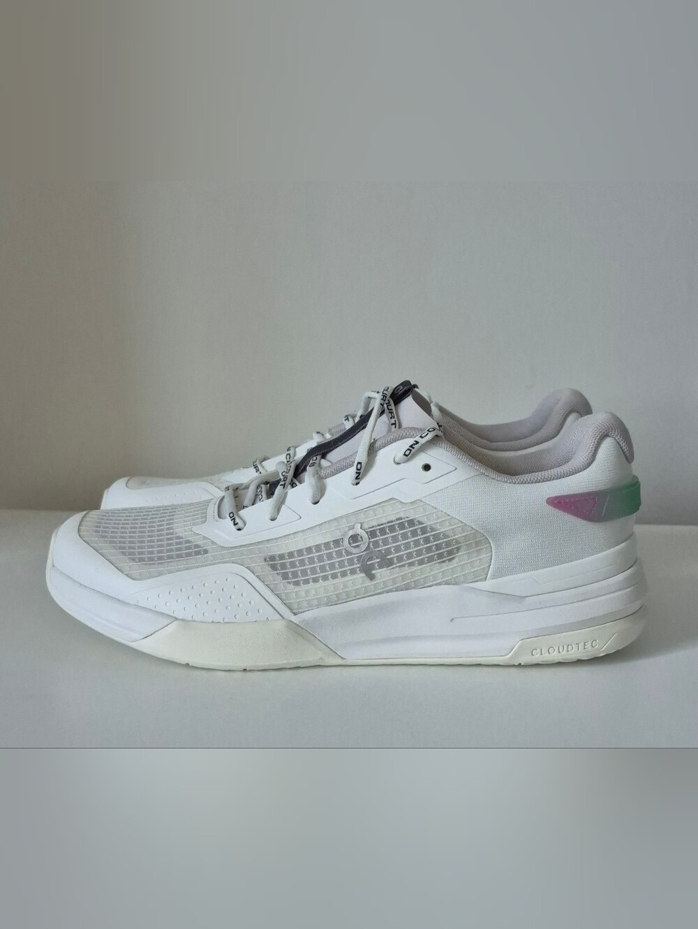 Mens ON Running Shoes - The Roger Advantage Z5 White/Ivory - Size 9